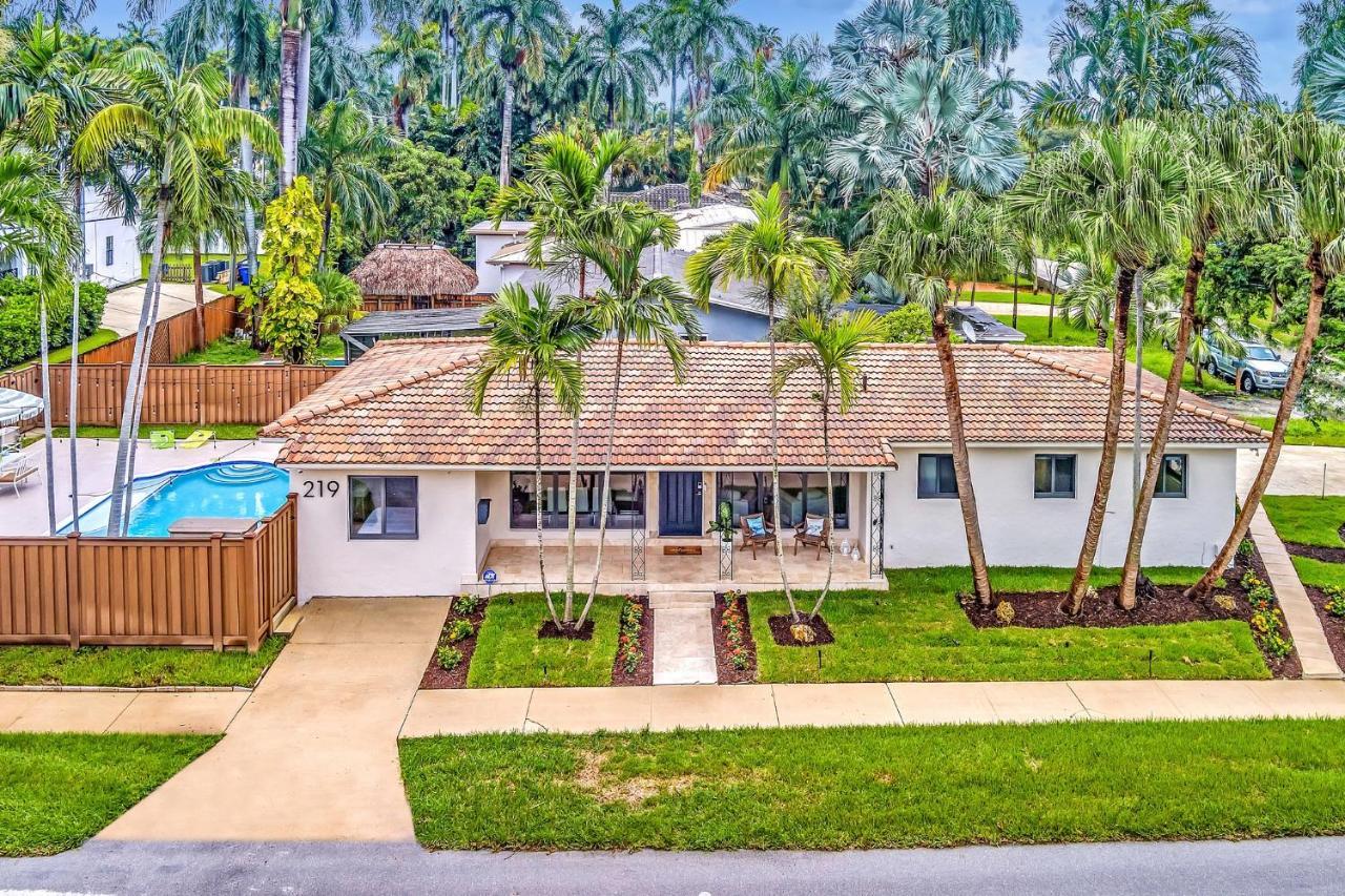 Holiday home Tropical Oasis With Pool 10 Mins Airport & 5 Mins