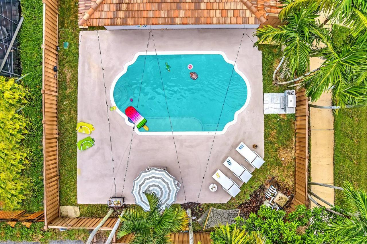 Tropical Oasis With Pool 10 Mins Airport & 5 Mins