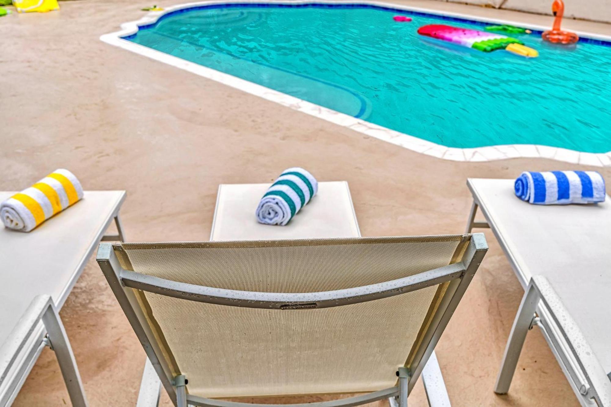 Tropical Oasis With Pool 10 Mins Airport & 5 Mins Holiday home
