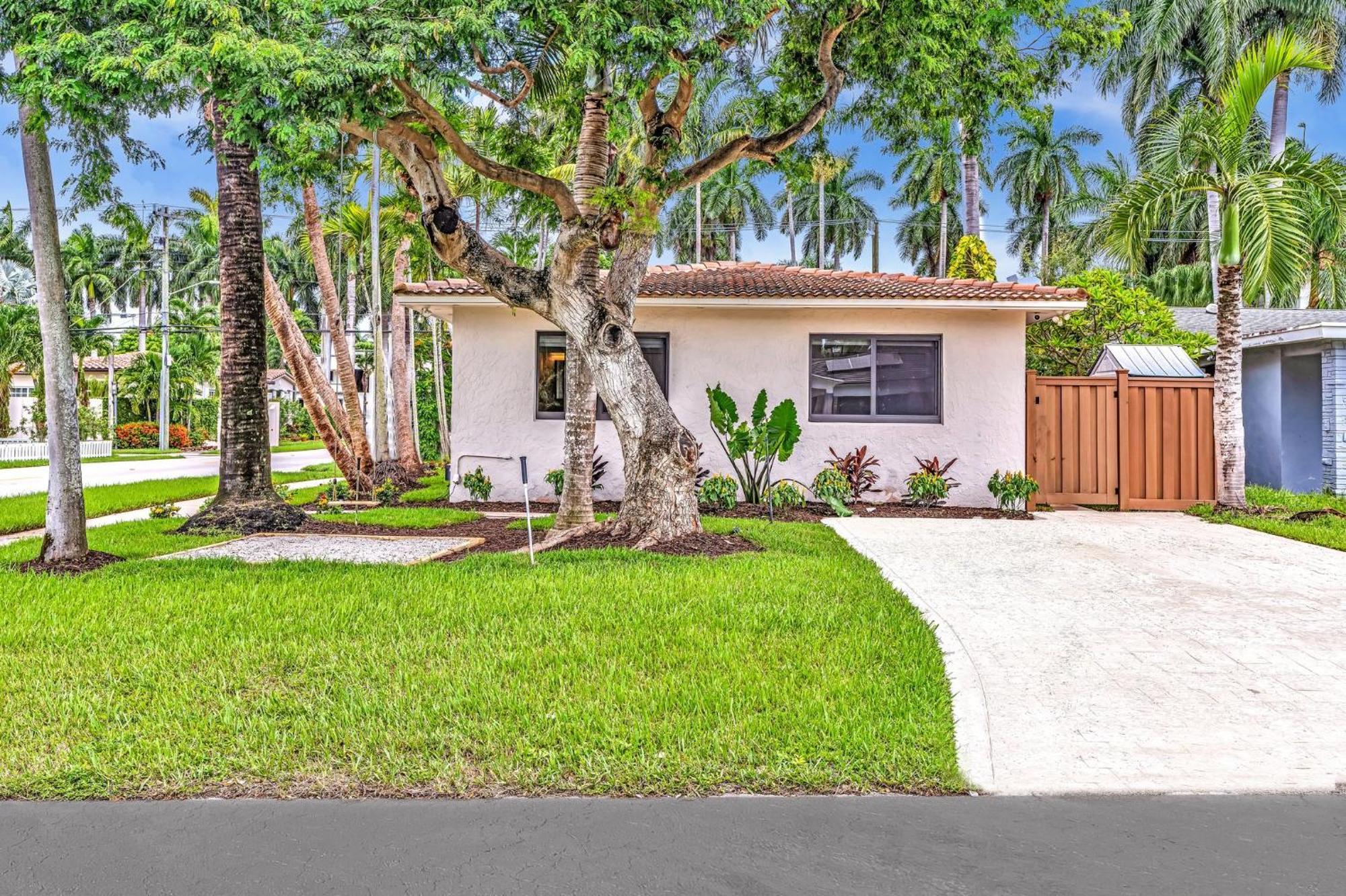 Tropical Oasis With Pool 10 Mins Airport & 5 Mins * Hollywood